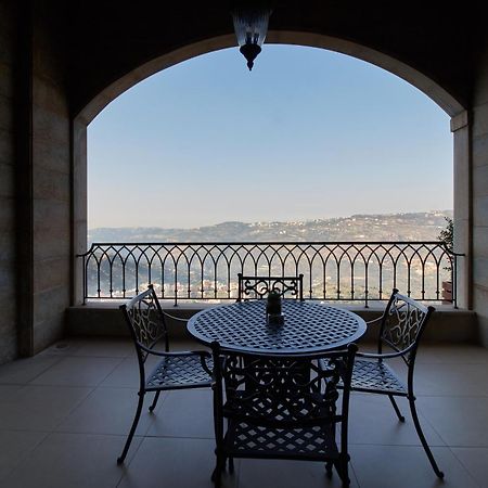 Cherry Blossom Boutique Hotel Bḩamdūn Esterno foto
