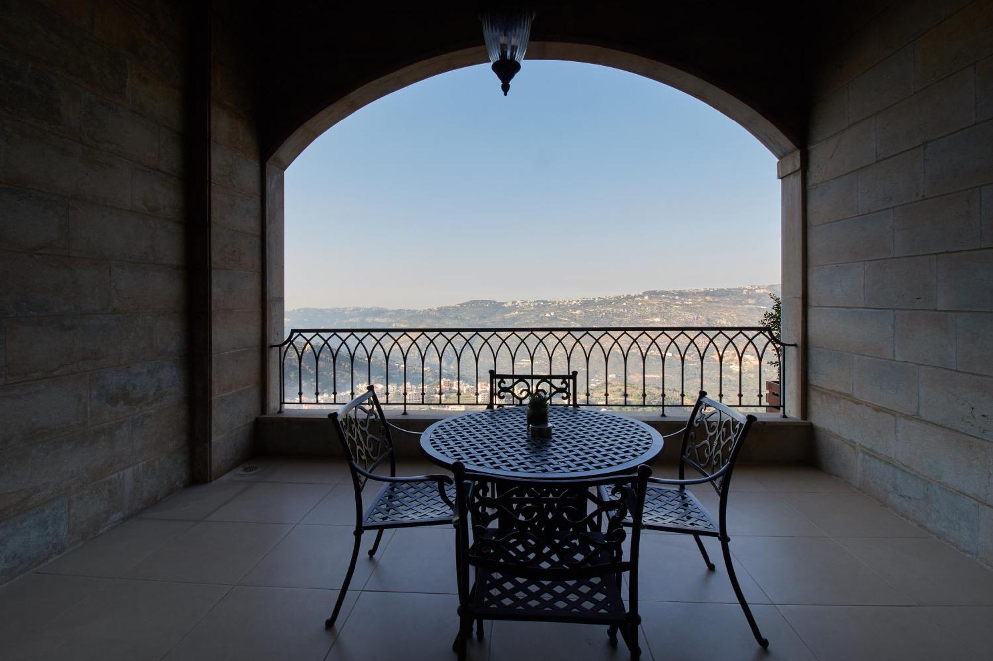 Cherry Blossom Boutique Hotel Bḩamdūn Esterno foto