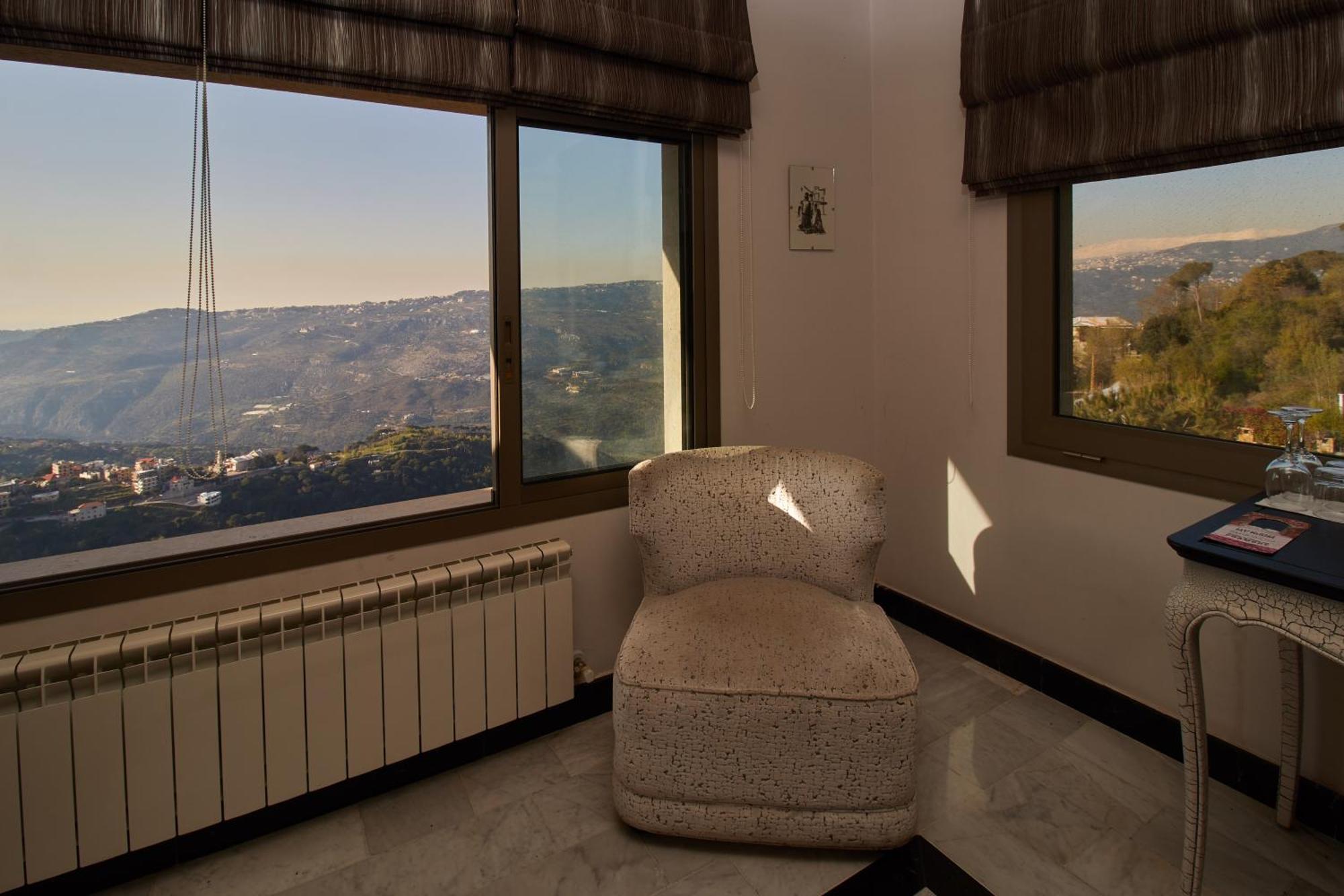 Cherry Blossom Boutique Hotel Bḩamdūn Esterno foto