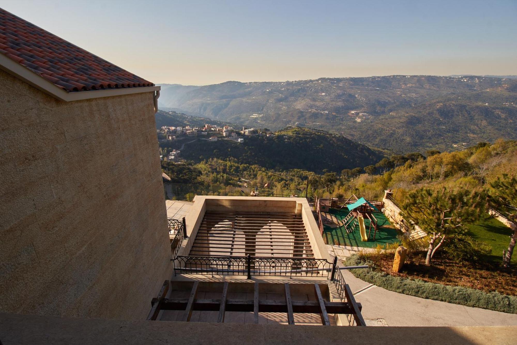 Cherry Blossom Boutique Hotel Bḩamdūn Esterno foto