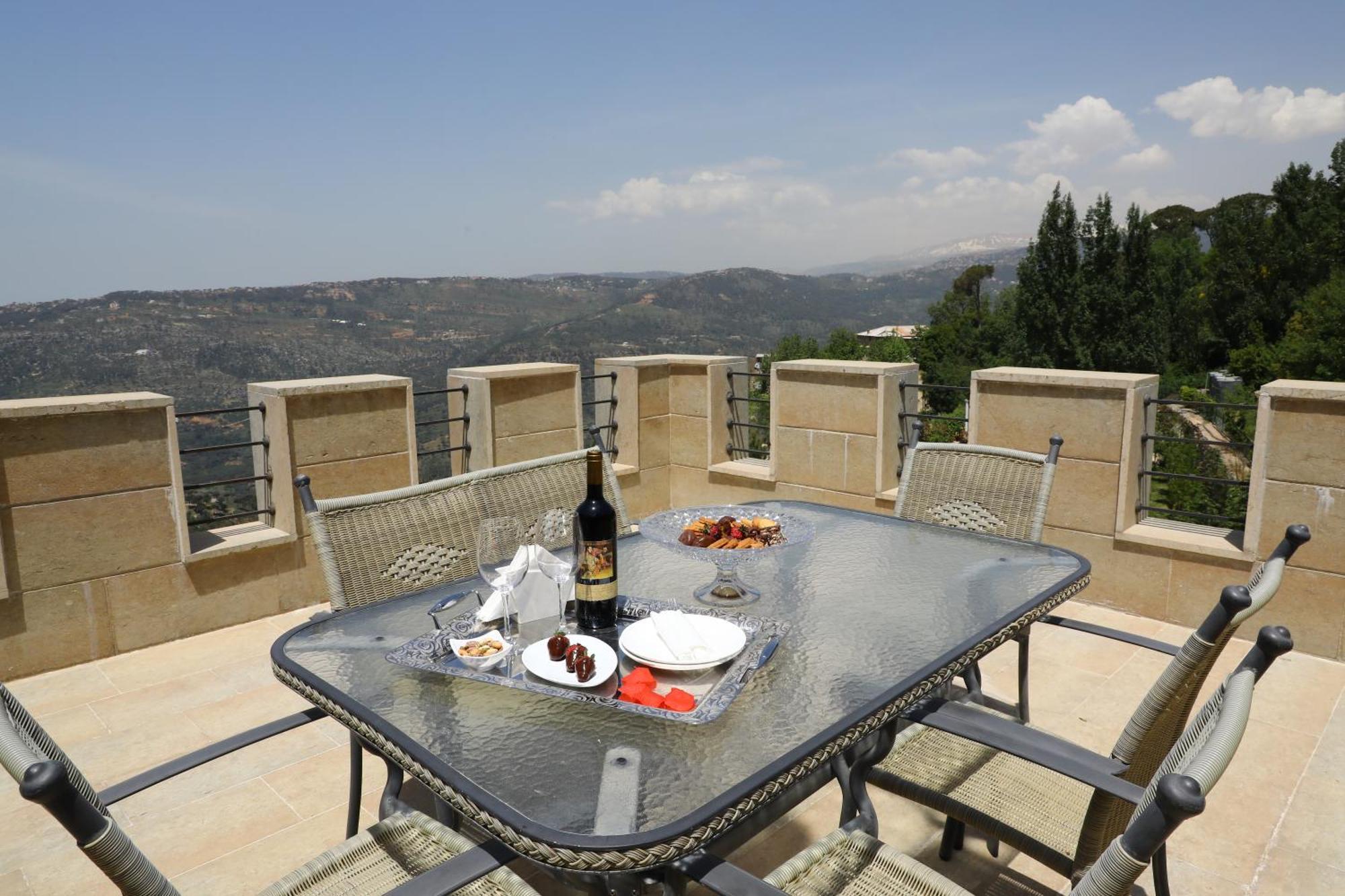 Cherry Blossom Boutique Hotel Bḩamdūn Esterno foto