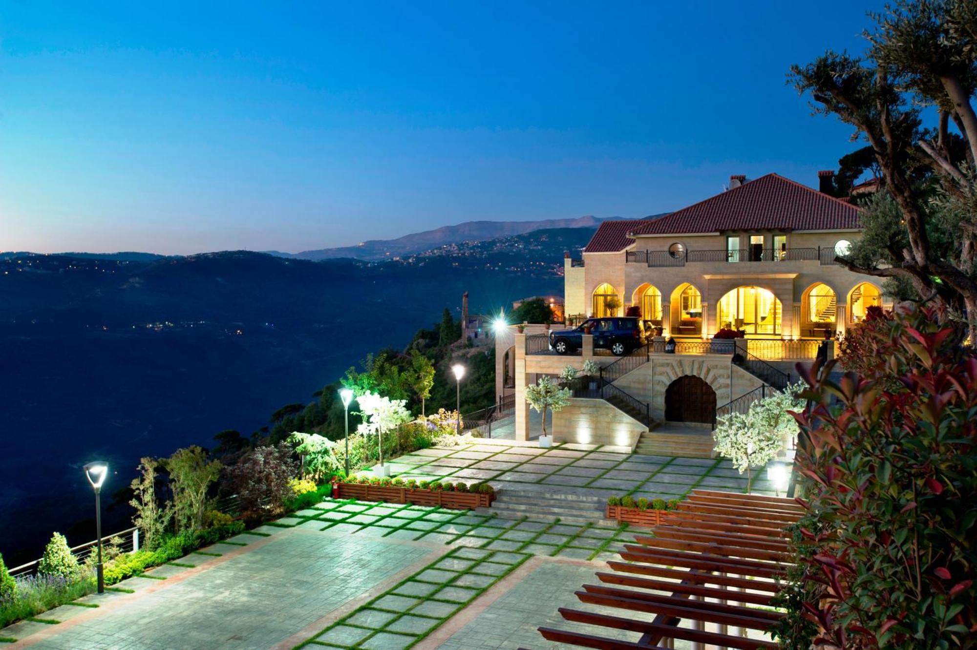 Cherry Blossom Boutique Hotel Bḩamdūn Esterno foto