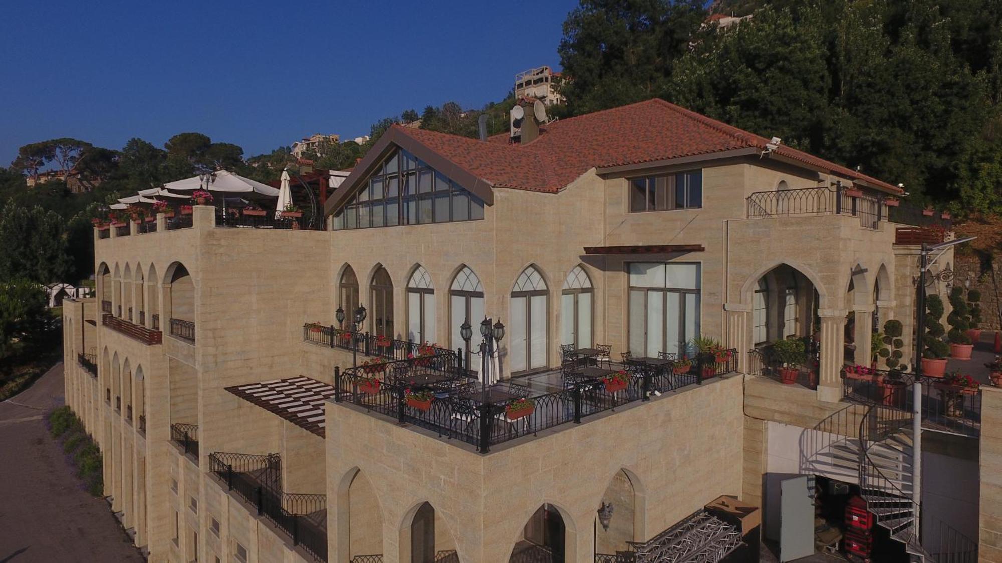 Cherry Blossom Boutique Hotel Bḩamdūn Esterno foto