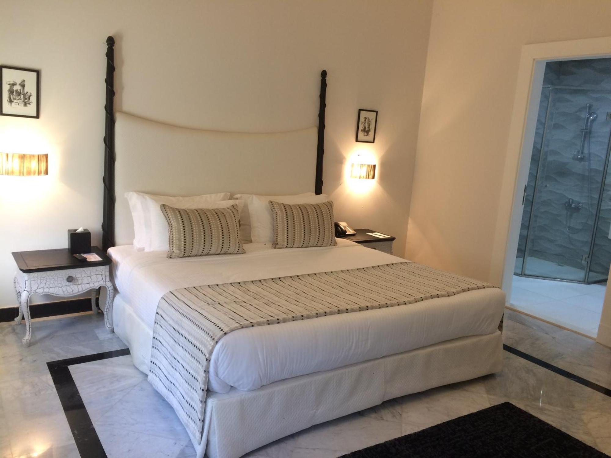 Cherry Blossom Boutique Hotel Bḩamdūn Esterno foto