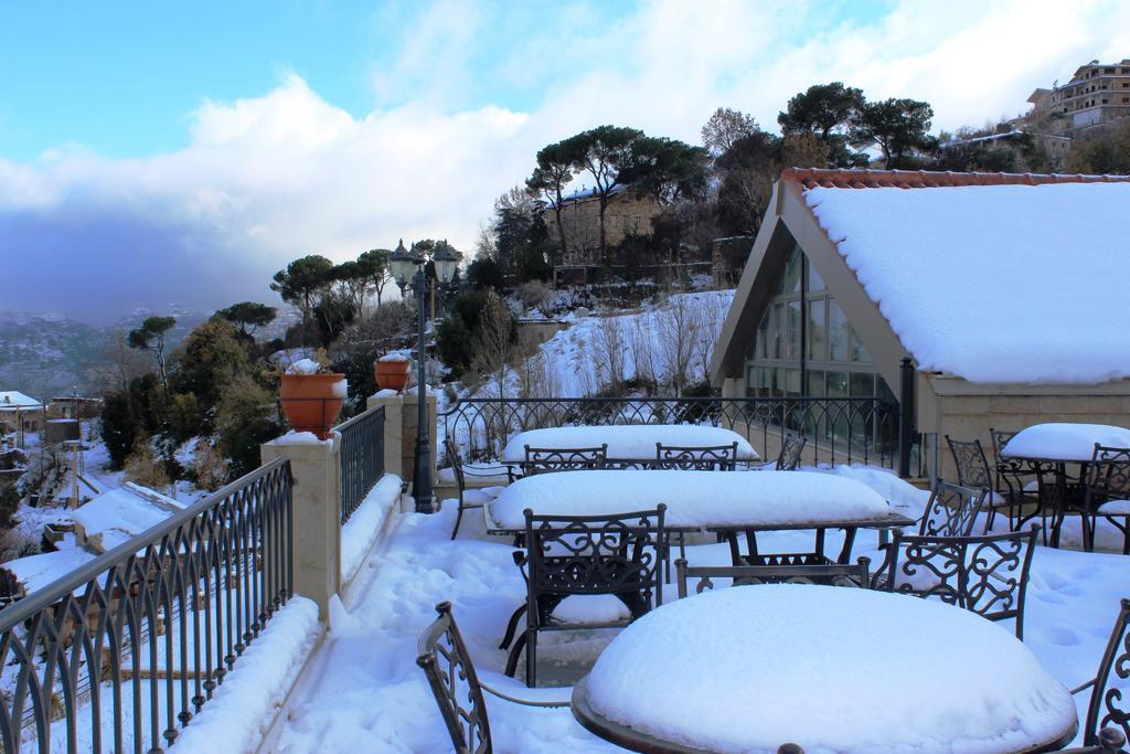 Cherry Blossom Boutique Hotel Bḩamdūn Esterno foto
