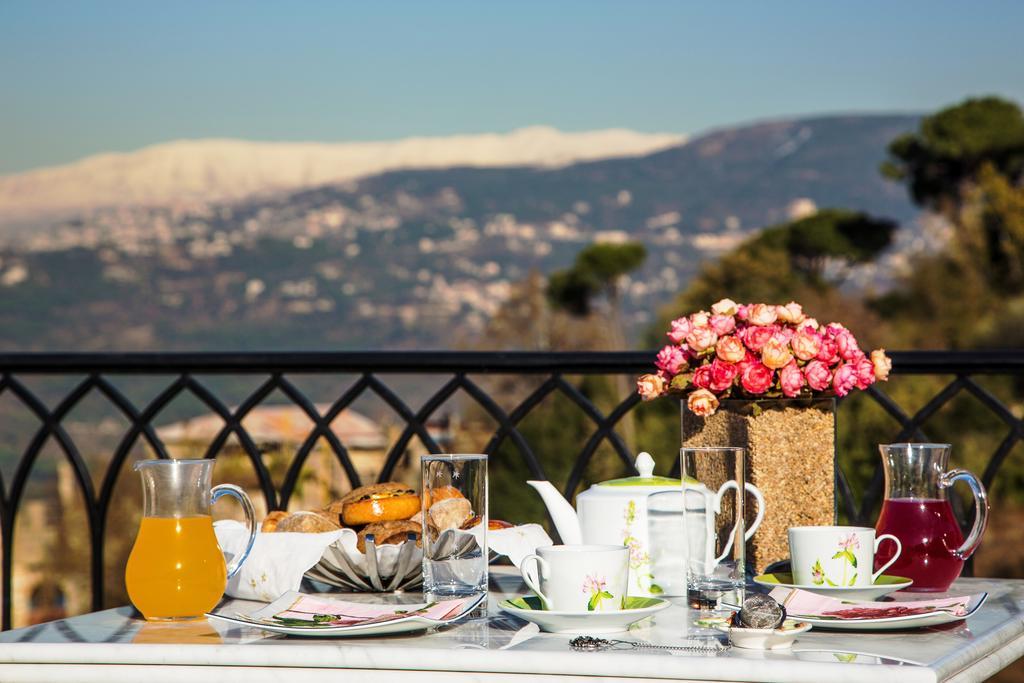 Cherry Blossom Boutique Hotel Bḩamdūn Esterno foto