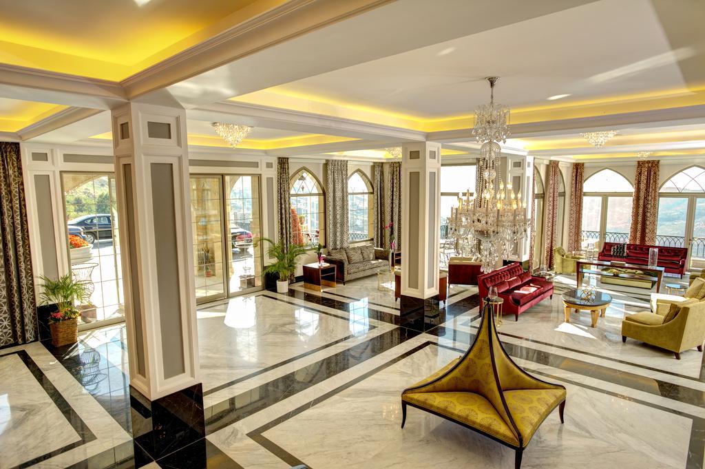 Cherry Blossom Boutique Hotel Bḩamdūn Esterno foto