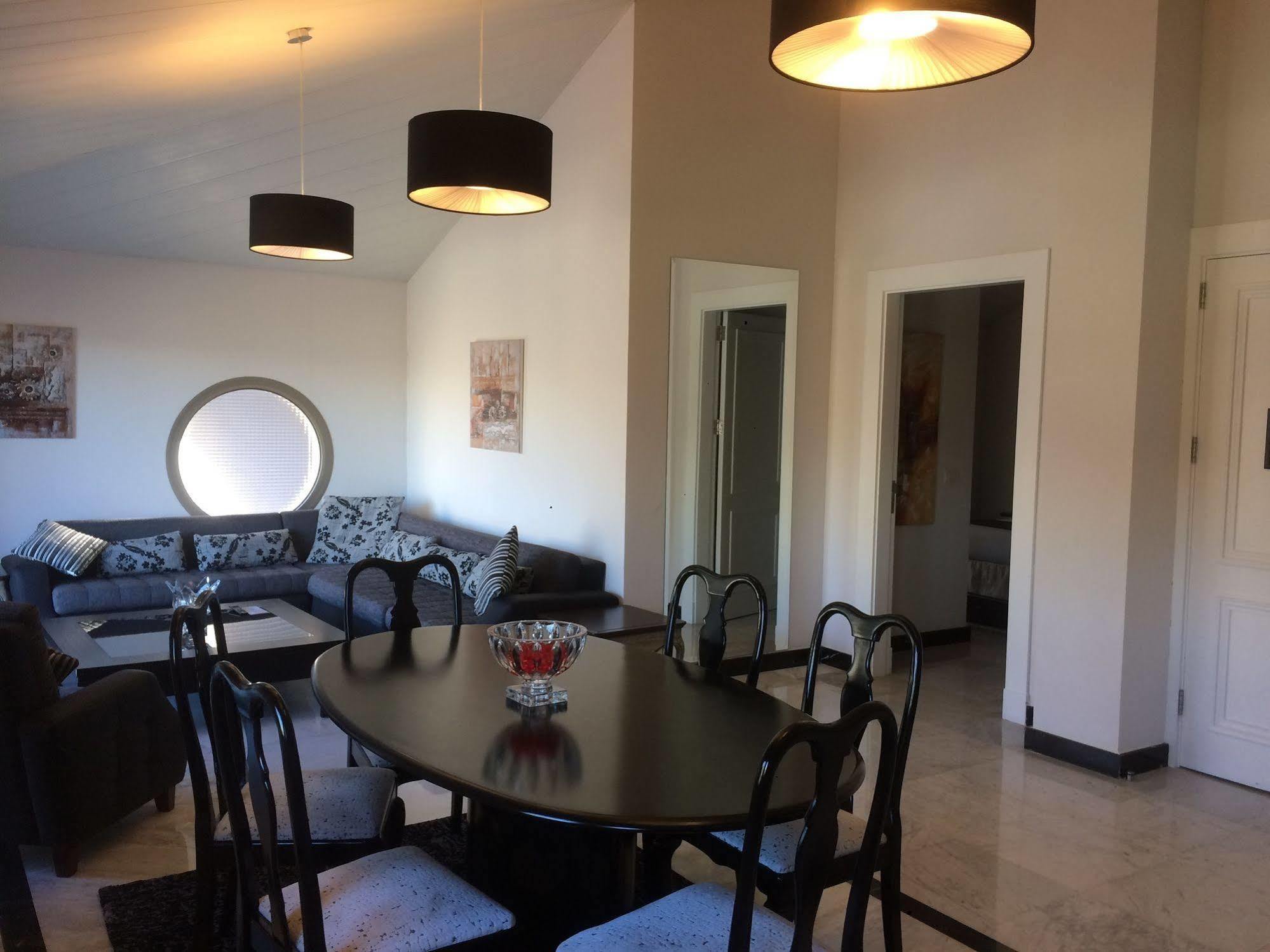 Cherry Blossom Boutique Hotel Bḩamdūn Esterno foto