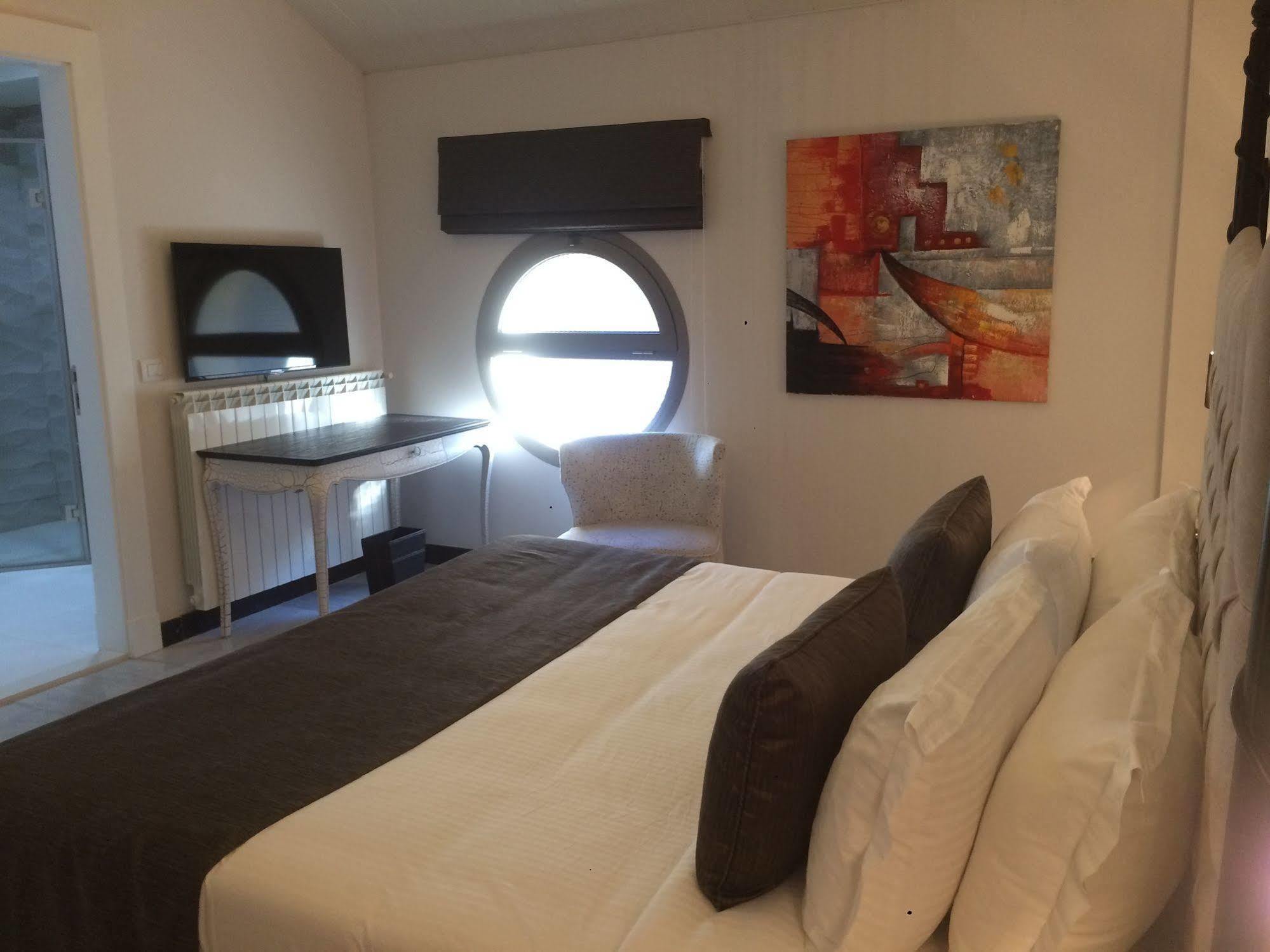 Cherry Blossom Boutique Hotel Bḩamdūn Esterno foto